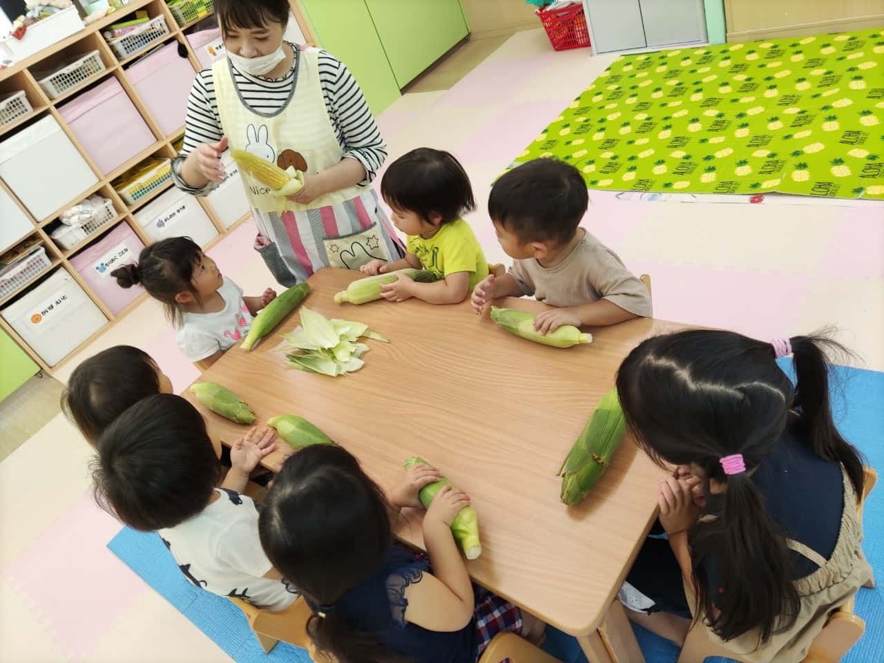 保護中: とうもろこしの皮むき🌽竹田園